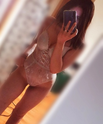 Мои роскошные формы, искусные руки и нежные пухлые губы превратят твои самые сокровенные желания в реальность. У меня есть все, чтобы удовлетворить тебя по полной программе. ⭐🌟💋
Мои услуги - это настоящий праздник для твоей фантазии. Я проведу тебя через весь спектр блаженства, от чувственного массажа, глубокого орального удовольствия до граничных экспериментов в сексе. Общение со мной будет таким насыщенным, что ты вновь и вновь будешь хотеть вернуться ко мне.
Мои дорогие клиенты не устают говорить о своих впечатлениях с экстазом. Мои отзывы - это подтверждение того, что я настоящая профессионалка своего дела. Ты можешь ознакомиться с моими фото и убедиться во всей моей красоте и сексуальности.
Доверься мне и я окуну тебя в безумный мир наслаждений, где будешь чувствовать себя настоящим царем! Позвони мне прямо сейчас, и наши встречи в Москве станут твоими незабываемыми моментами страсти. 💖💫🔥 12815, 22 года